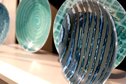 Glasuren für Wohnkeramik auf Geschirr